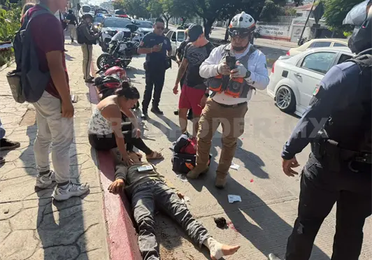 Choque por alcance salda con un motociclista grave Choque por alcance salda con un motociclista grave