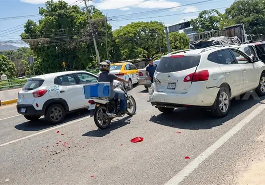 Carambolazo entre seis deja a tres lesionados Carambolazo entre seis deja a tres lesionados