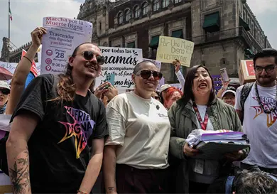 Realizan marcha para exigir muerte digna Realizan marcha para exigir muerte digna