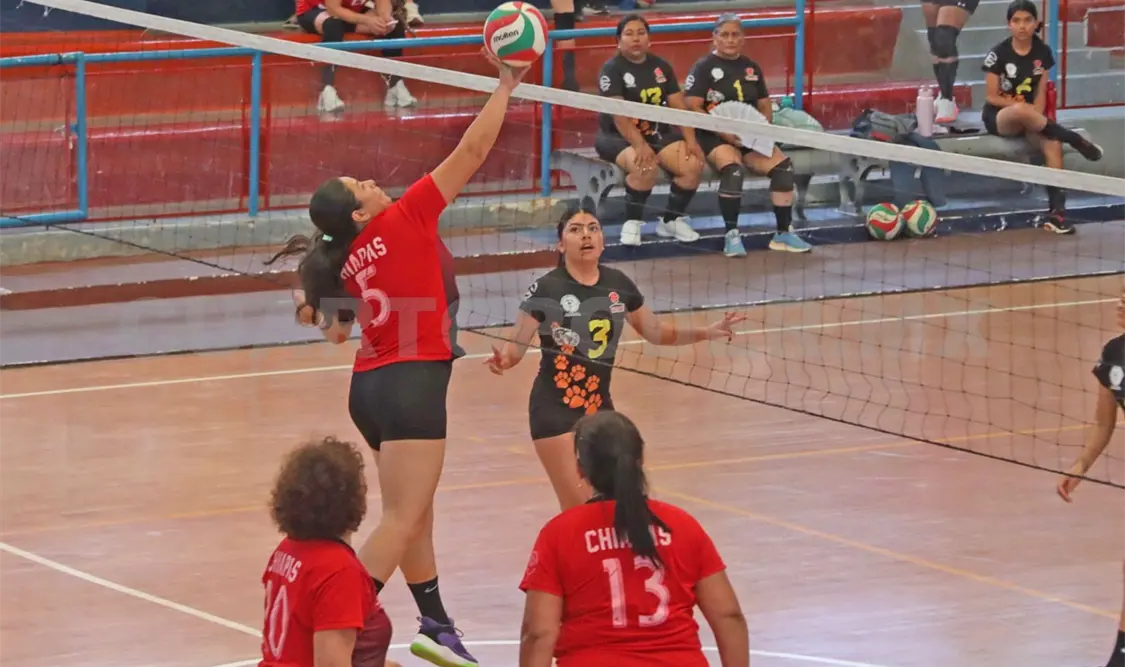 Los equipos femeniles se preparan para una nueva jornada del Campeonato Deportycosas 2026. Daniel Oropeza/CP
