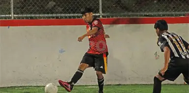 Leyendas FC mantiene su paso perfecto