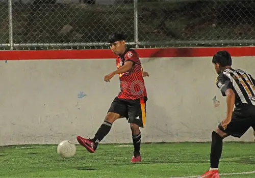 Leyendas FC mantiene su paso perfecto