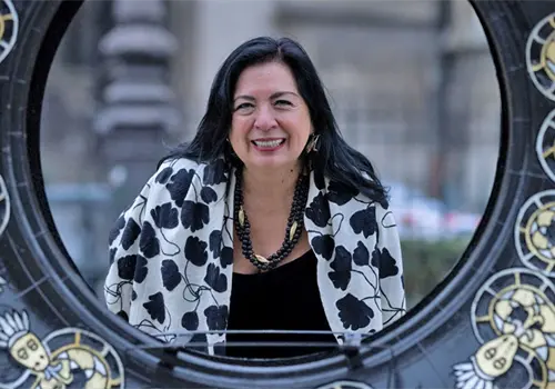 Betsabe&eacute; rinde homenaje a Monsiv&aacute;is