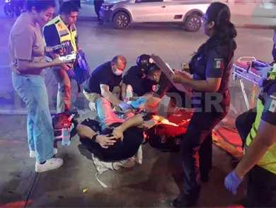 Embisten a motorista y termina con fractura Embisten a motorista y termina con fractura