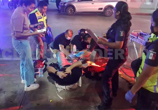 Embisten a motorista y termina con fractura