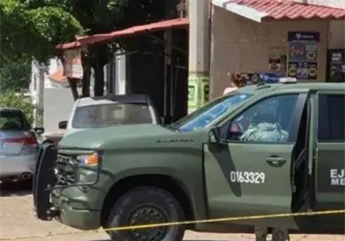 Atacan a balazos a madre buscadora y a su nieta en auto
