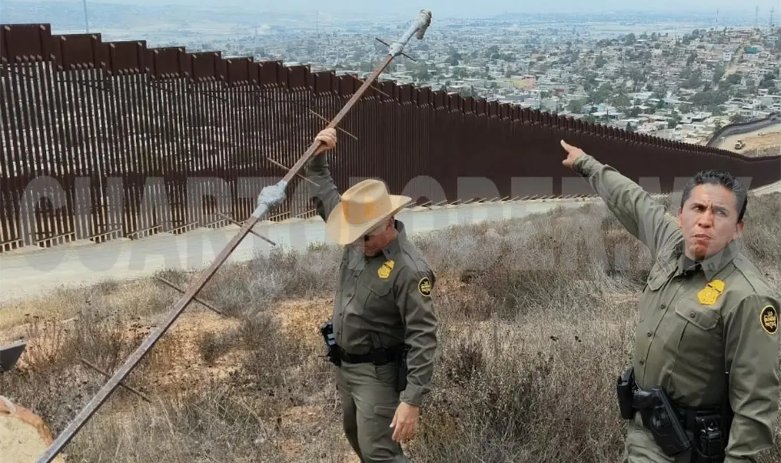 Migrantes usan escaleras caseras para cruzar muro