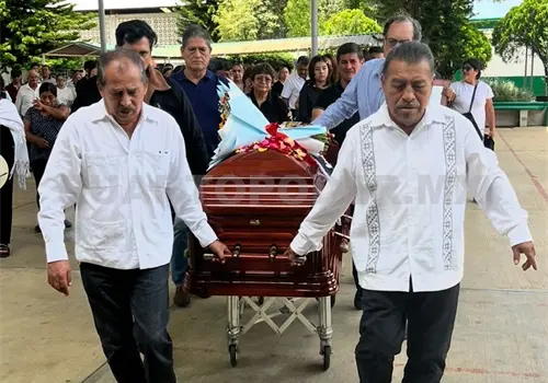 Rinden homenaje y despiden a Mario Ramos