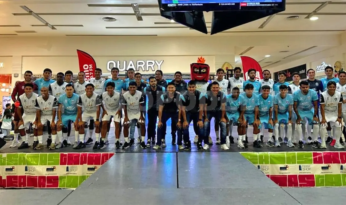 Jugadores de los diferentes planteles participaron en la presentación efectuada en Plaza Galerías Tapachula. Cortesía