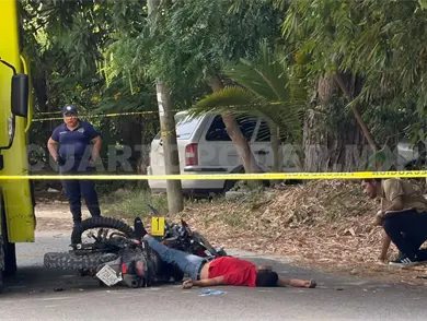 Fallece al estamparse en un cami&oacute;n repartidor