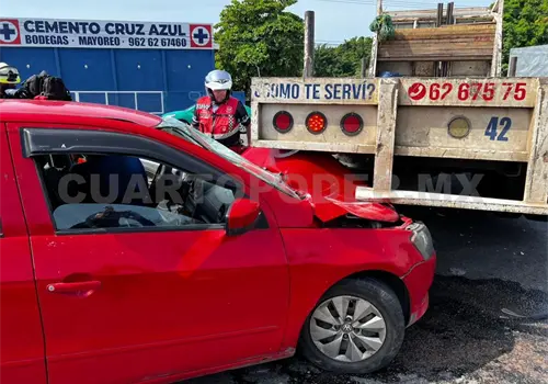 Se incrusta en la parte trasera de tractocamión Se incrusta en la parte trasera de tractocamión