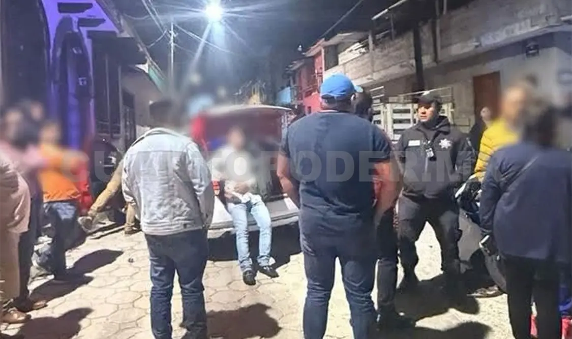Un choque automovilístico entre un taxi y un vehículo particular derivó en una trifulca entre los involucrados. Manuel Martínez / CP