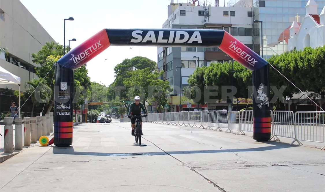 La avenida Central se llenó de música y deporte. Daniel Oropeza / CP