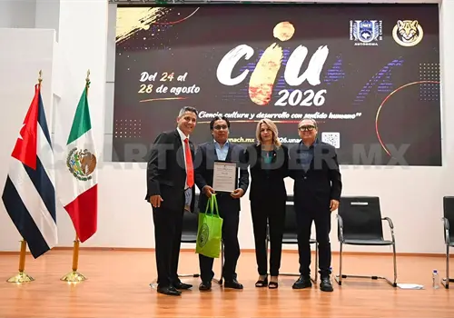 Reconocen al acad&eacute;mico Francisco Guevara