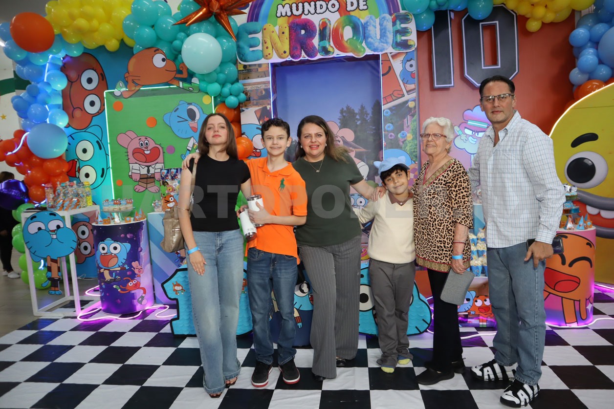 Enrique festeja su primera década