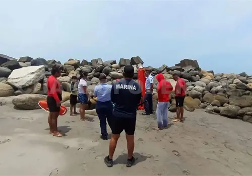 Rescatan a dos extranjeras de ahogarse en mar