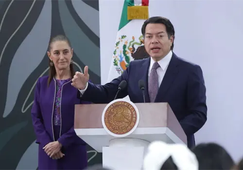 Maestros a favor de regular celulares en escuelas: Delgado