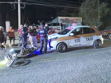 Tres motoristas sufren percance; un detenido Tres motoristas sufren percance; un detenido