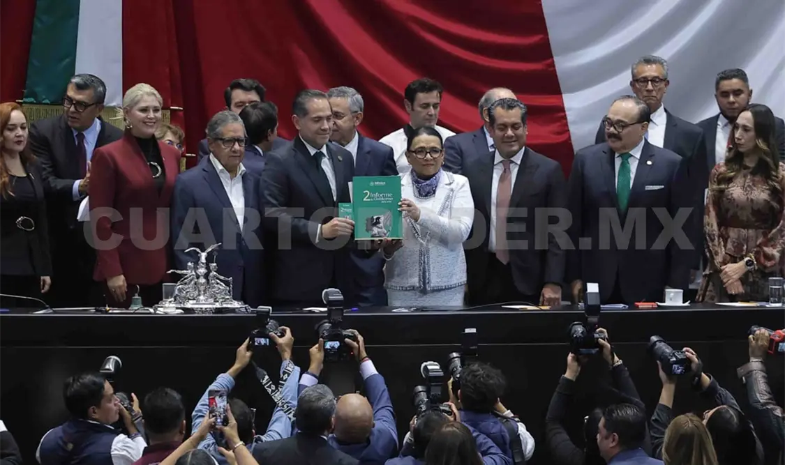 La secretaria de Gobernación fue la encargada de entregar el escrito del informe. El Universal