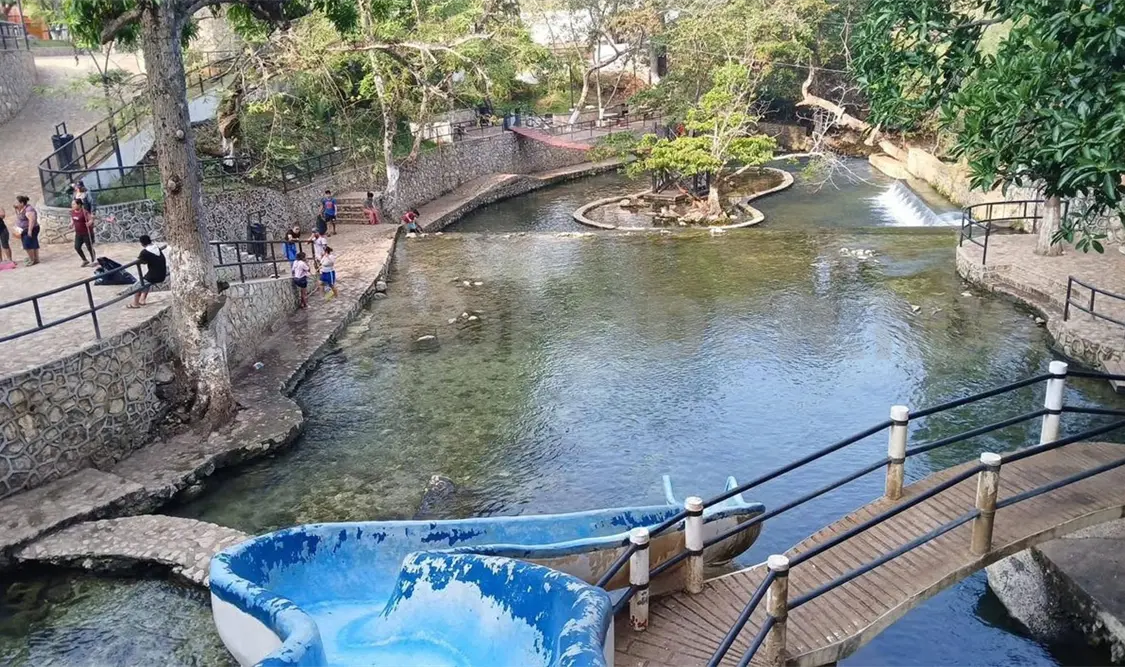 A hora y media de Tuxtla, se encuentra el balneario llamado Ojo de Agua. CP
