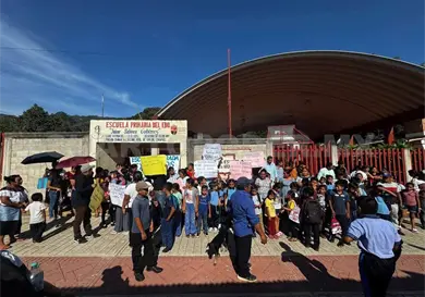 Ni&ntilde;os sin clases por falta de maestros