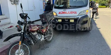 Embiste a mujer al cruzar la calle Embiste a mujer al cruzar la calle