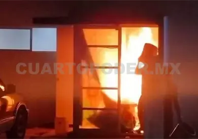 Incendio en vivienda deja a joven quemado