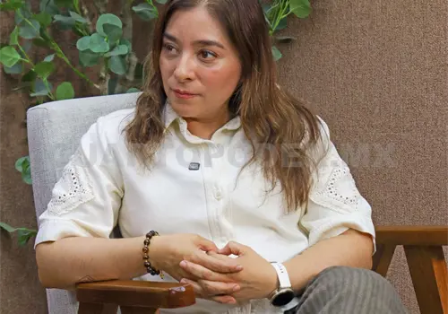 La mujer puede gobernar con mano suave, pero firme