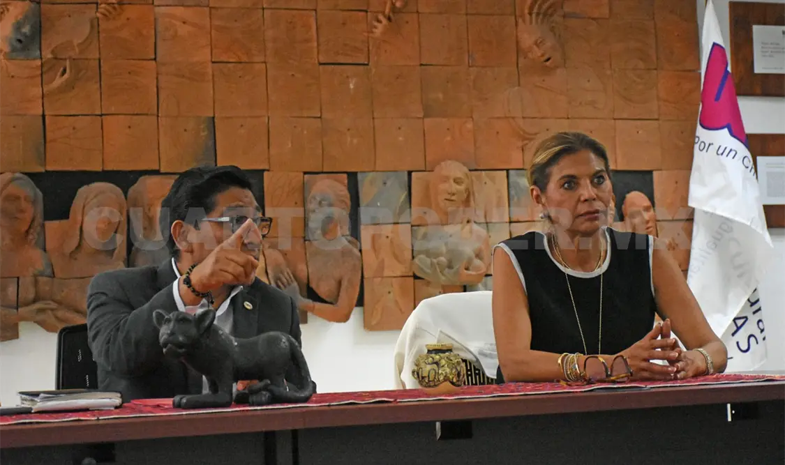 La directora general del Cuarto Poder, Ana María de la Cruz Morales, sostuvo una reunión con el rector de la Unich, Javier López. CP