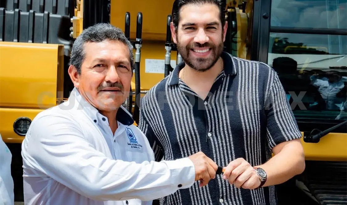 Se hizo entrega de la maquinaria que ayudará a los trabajos de desazolve, mantenimiento de drenes y acciones de prevención. Rafael Victorio / CP