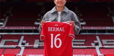 Rebeca Bernal firma con Manchester United Rebeca Bernal firma con Manchester United