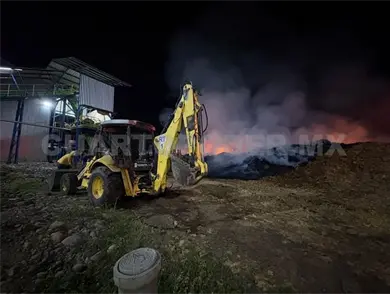 Se incendia aceitera por material inflamable