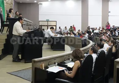 Fijan plazo de 90 d&iacute;as para separase del cargo