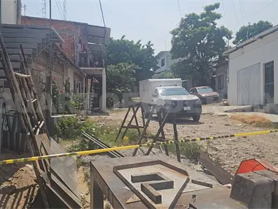 Se ahorca dentro de su habitación Se ahorca dentro de su habitación