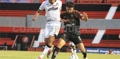 Triste debut de Jaguares FC y en casa Triste debut de Jaguares FC y en casa
