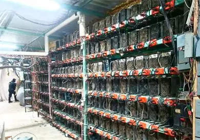 Aseguran centro de miner&iacute;a de criptomonedas