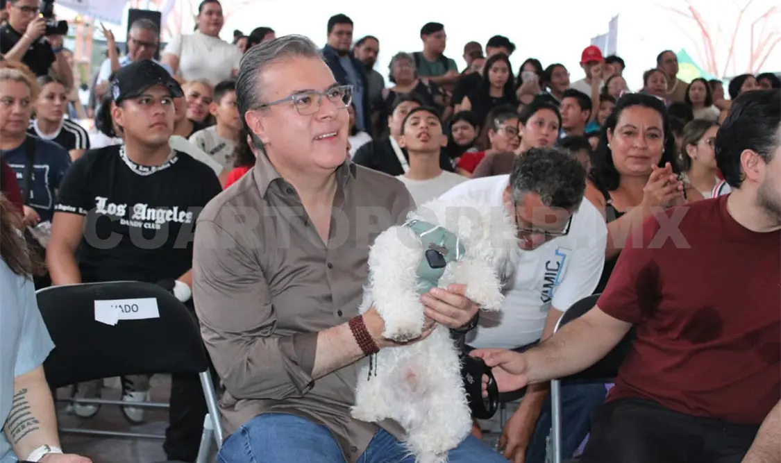 El evento contó con la presencia del secretario del Humanismo, Paco Chacón, en compañía de su perrito. Daniel Oropeza / CP