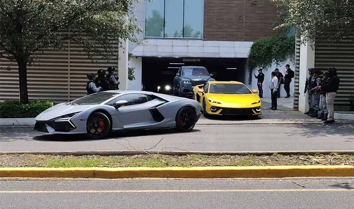 Aseguran autos de alta gama en inmueble