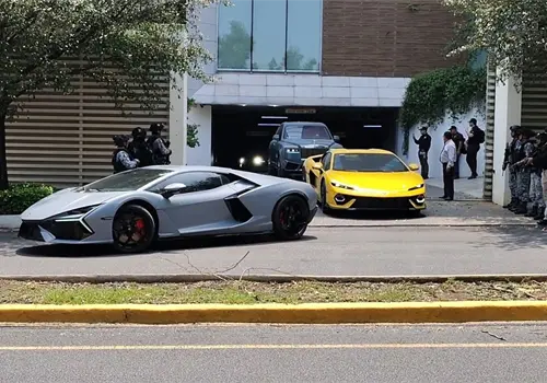 Aseguran autos de alta gama en inmueble