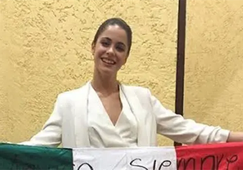 México arropa a Tini México arropa a Tini