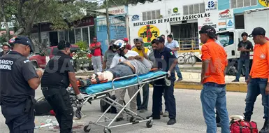 Embisten a motorista y despedazan su unidad