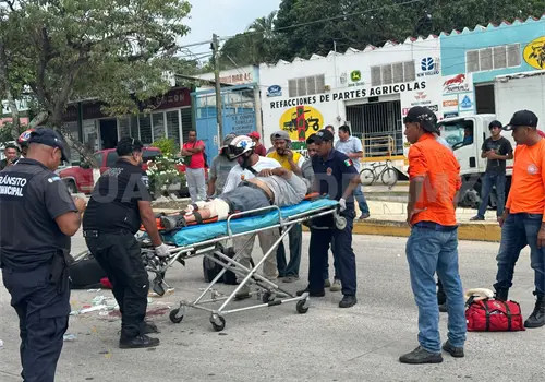 Embisten a motorista y despedazan su unidad