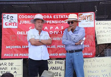 Maestros jubilados reclaman bonos Maestros jubilados reclaman bonos