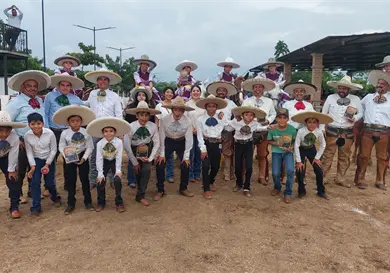 Reconocen en Cintalapa a nuevas generaciones