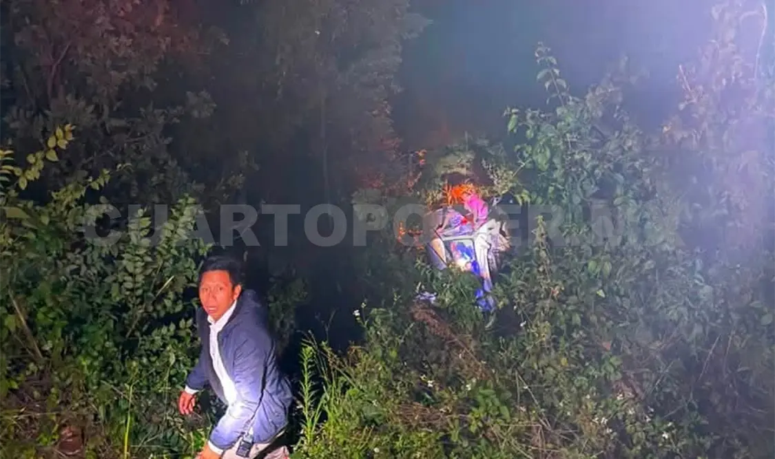 Lugareños acudieron a auxiliar a los 13 turistas heridos. Manuel Martínez / CP