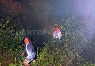 Urvan con turistas cae a un barranco Urvan con turistas cae a un barranco