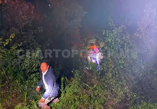 Urvan con turistas cae a un barranco Urvan con turistas cae a un barranco
