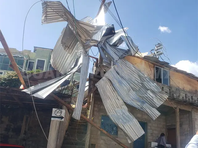 R&aacute;fagas de viento dejan viviendas sin techo
