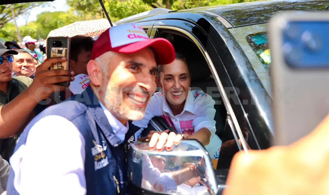 Con música y un ambiente festivo, Ángel Torres encabezó el contingente que ingresó por la cabecera sur del estadio. CP