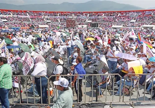 90 mil personas acompa&ntilde;an a Sheinbaum